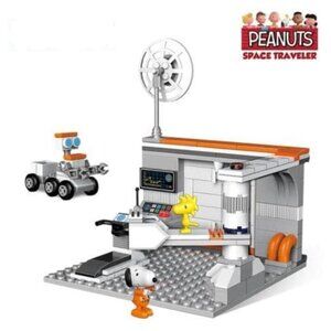 NEW Peanuts Space Traveler Snoopy & Woodstock Space Station Rover Building Set